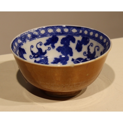 Chinese porcelain bowl, as found, at  Moinat SA  - Antiques and home décor