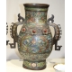 Paire de vases chinois cloisonnés avec anses