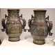 Paire de vases chinois cloisonnés avec anses