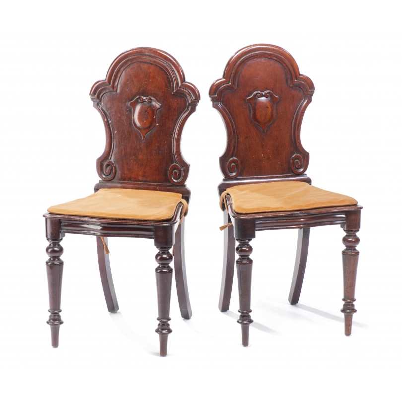 Paire de hall chairs Victoriennes en acajou