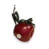 Grenouille couchée sur une pomme en bronze