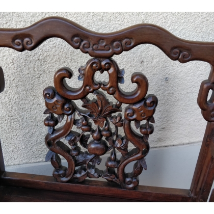 Paire de fauteuils chinois en teck sculpté