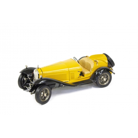 Voiture miniature \"Alfa Romeo Tipo 8c\" jaune