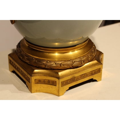 Lampe en porcelaine céladon de Sèvres