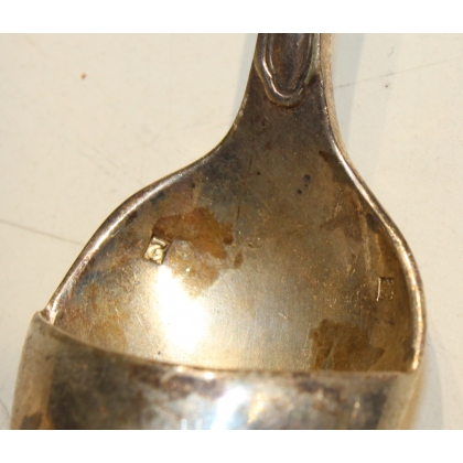 Tasse et cuillère à médicament ou à potion