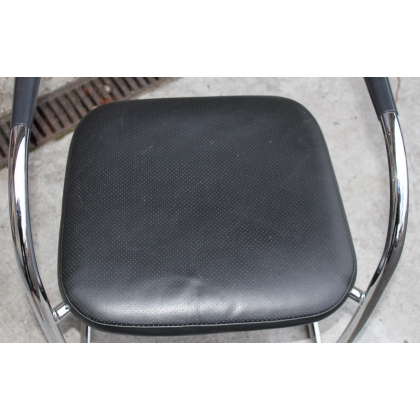 Fauteuil VISAVIS en cuir noir par CITTERIO