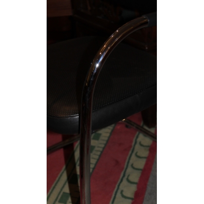 Fauteuil VISAVIS en cuir noir par CITTERIO