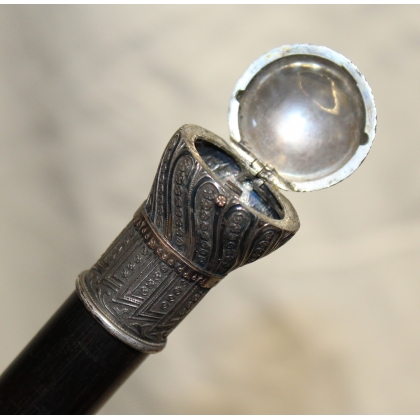 Canne avec pommeau "Boite à pilules"