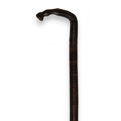 Walking stick with a wrought-iron handle in the shape of a horse’s head