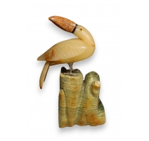 Toucan en calcite jaune et socle vert