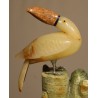 Toucan en calcite jaune et socle vert