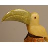 Toucan en calcite jaune et socle orange