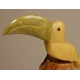 Toucan en calcite jaune et socle orange