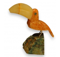 Toucan en calcite orange et socle vert