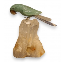 Perroquet en calcite verte et socle blanc