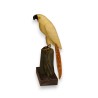 Aigle en calcite jaune et socle vert et violet