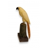 Aigle en calcite jaune et socle vert et violet