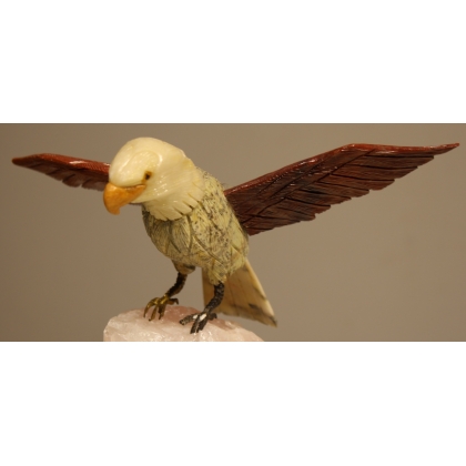 Pygargue à tête blanche en calcite jaune