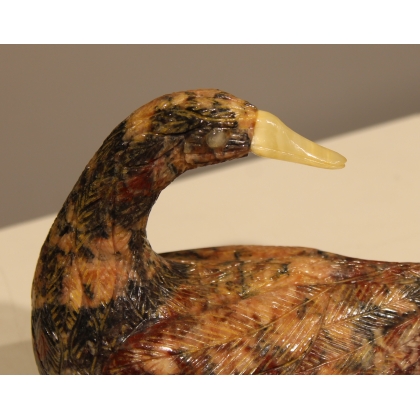 Canard en calcite brune