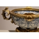 Coupe en porcelaine bleu-blanc avec anses en bronz