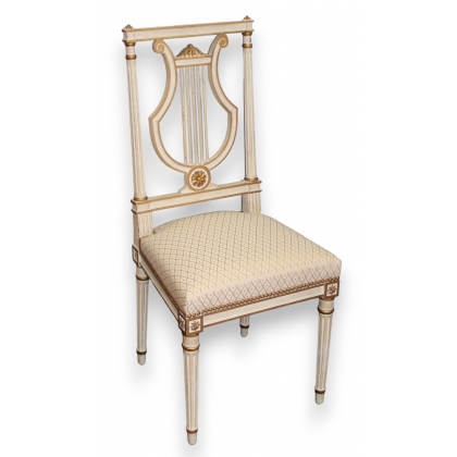 Paire de chaises lyre style Louis XVI laquées