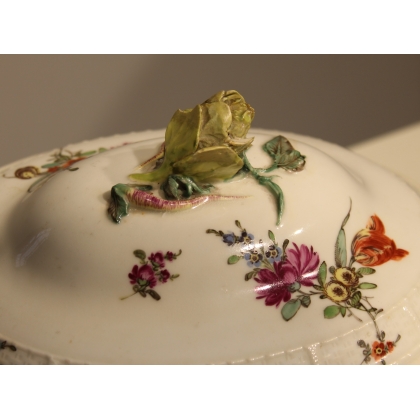 Légumier en porcelaine de Louisbourg