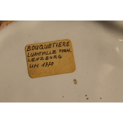 Bouquetière en faïence de Lunéville, décor fleurs
