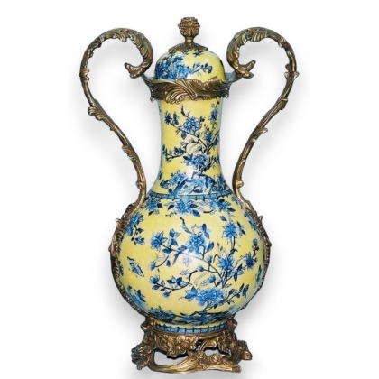 Vase couvert en porcelaine jaune et bleue