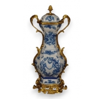 Vase couvert en porcelaine bleue et blanche