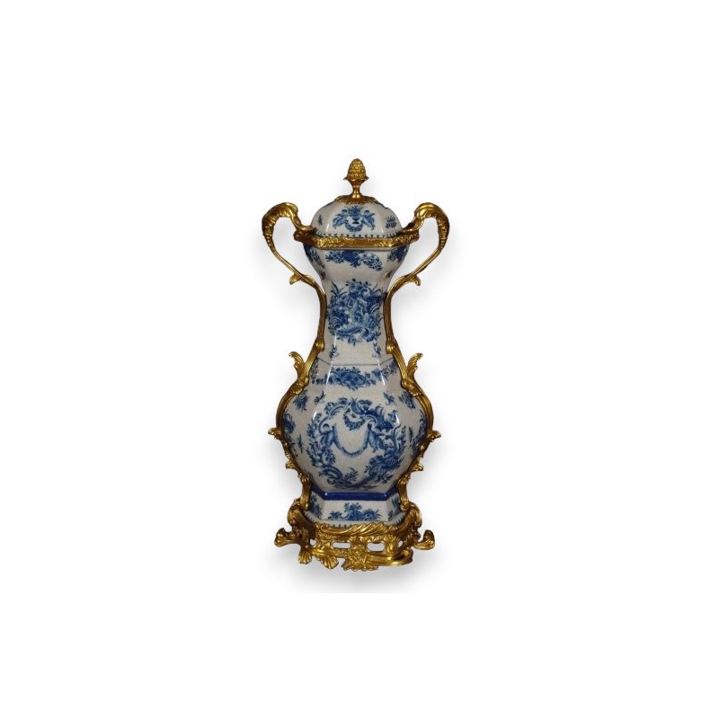 Vase couvert en porcelaine bleue et blanche