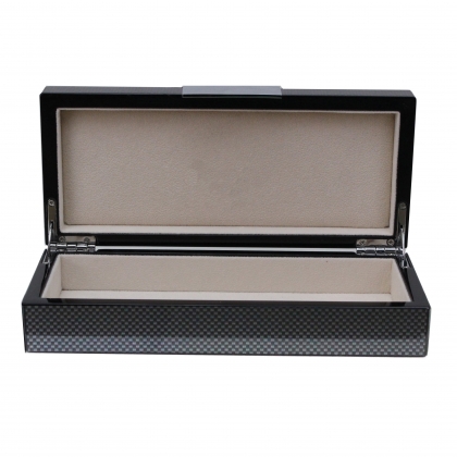 Box in carbon-effect and silver finish