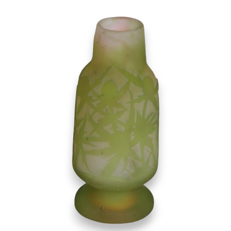 Gallé vase, green. At  Moinat SA  - Antiques and home décor