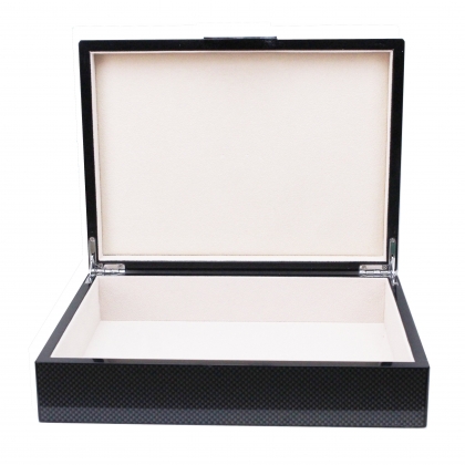 Box in carbon-effect and silver finish