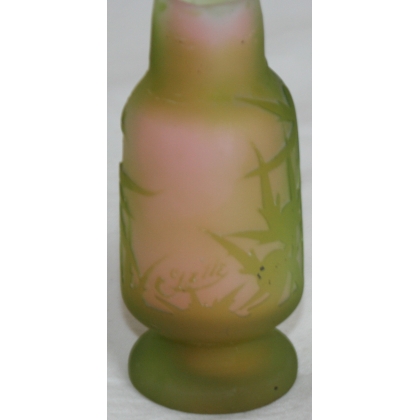 Gallé vase, green. At  Moinat SA  - Antiques and home décor