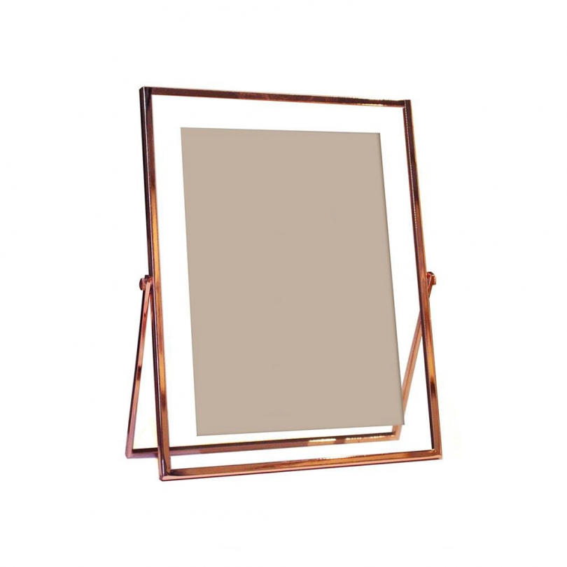 Photo frame easel in pink gold