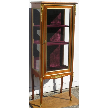  Vitrine Louis XV, KRIEGER. sur  Moinat SA  - Antiquités décoration