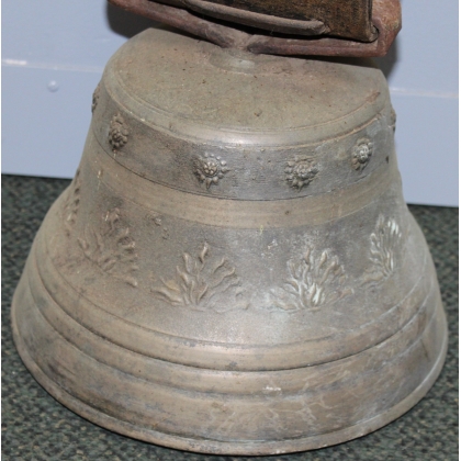  Cloche en bronze marquée ANDREOTTI sur  Moinat SA  - Antiquités décoration