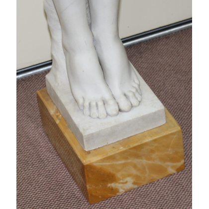 Statue en marbre blanc Nageuse