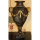 Paire de vases Louis XVI en marbre ornés de bronze