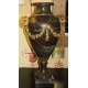 Paire de vases Louis XVI en marbre ornés de bronze