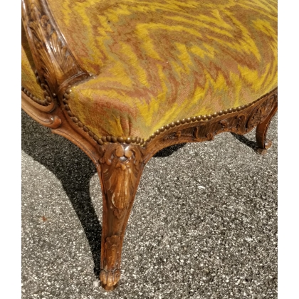 Fauteuil style Louis XV en noyer