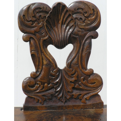 Louis XIII-style scabelle chair. From Moinat SA – Antiques and home décor