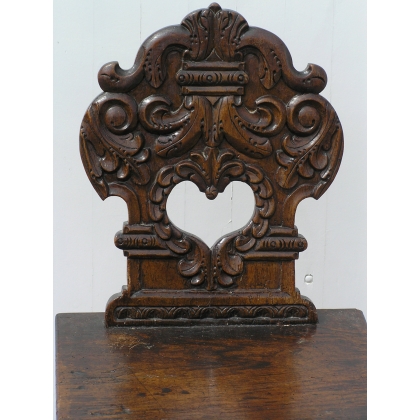 Louis XIII-style scabelle chair. From Moinat SA – Antiques and home décor
