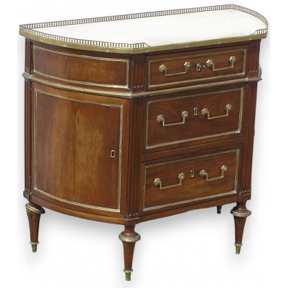  Commode demi-lune Louis XVI. sur  Moinat SA  - Antiquités décoration