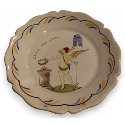 Assiette festonnée \"L\'amour sans culotte\"