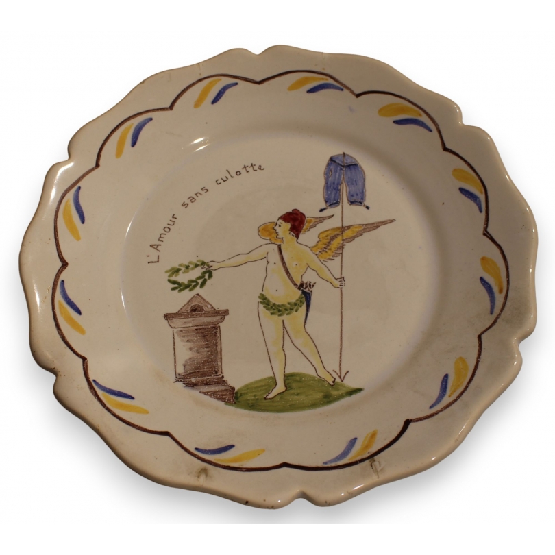Assiette festonnée \"L\'amour sans culotte\"