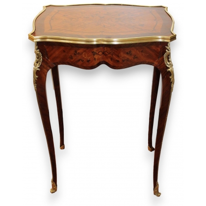 Table de salon style Louis XV marquetée