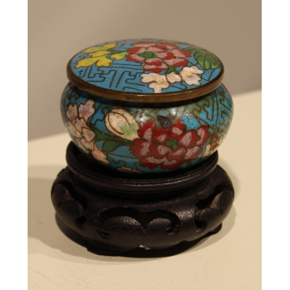 Boite cloisonnée décor fleurs, fond bleu