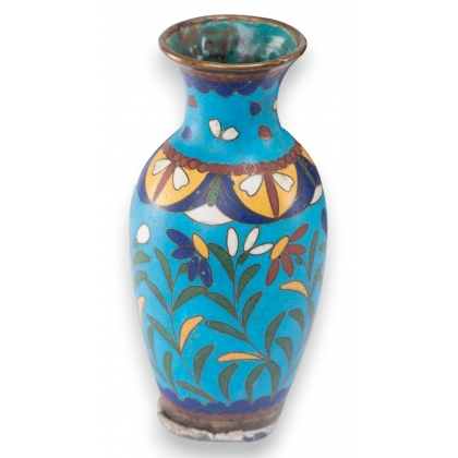 Vase cloisonné décor de fleurs sur fond bleu