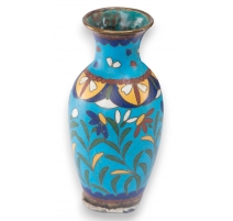 Vase cloisonné décor de fleurs sur fond bleu